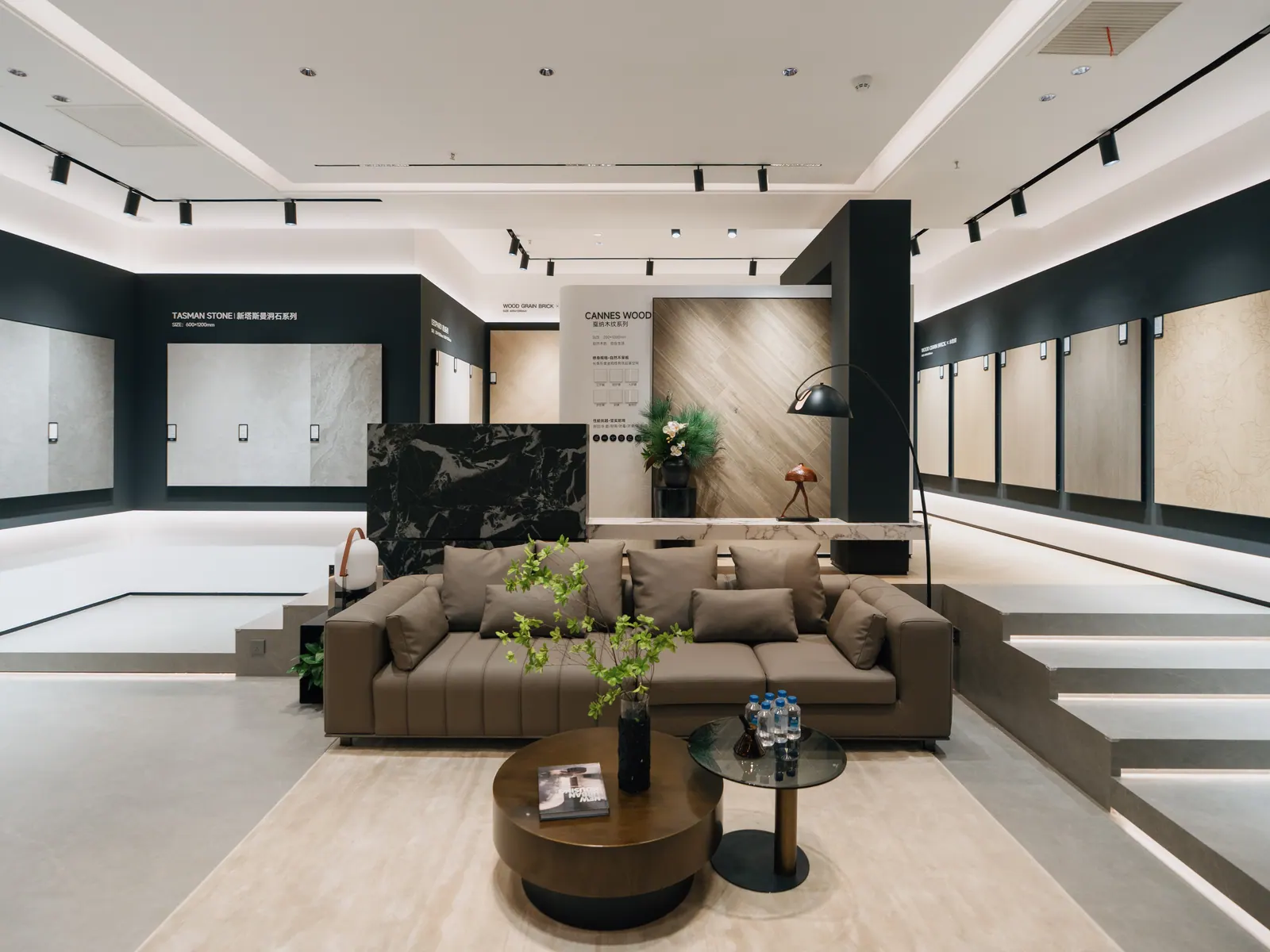 兴辉瓷砖展厅内的材料展墙与空间陈列